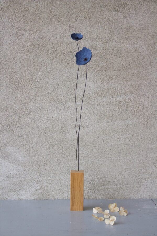 Fiori blu base in legno